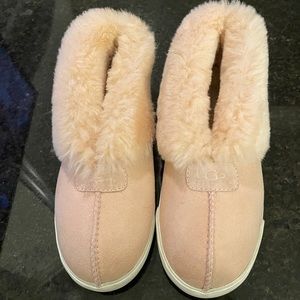 Uggs fuzzy slipper